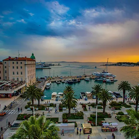 Riva - The Heart Of Palace *