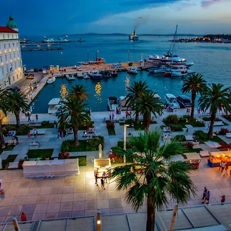 Riva - The Heart Of Palace *