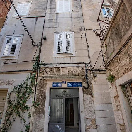 Riva - The Heart Of Palace *