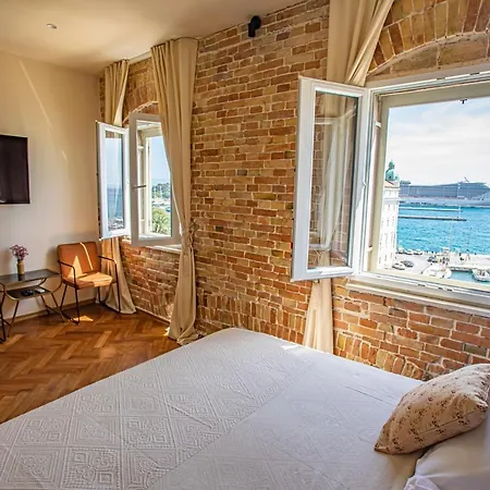 Riva - The Heart Of Palace * Split