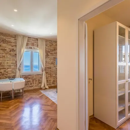 Riva - The Heart Of Palace *