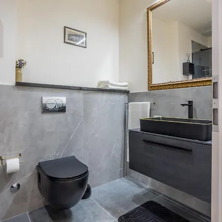 Riva - The Heart Of Palace Apartman Split