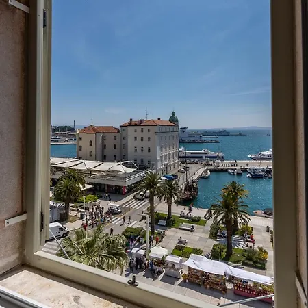 Riva - The Heart Of Palace *