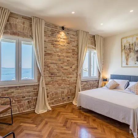 Riva - The Heart Of Palace *
